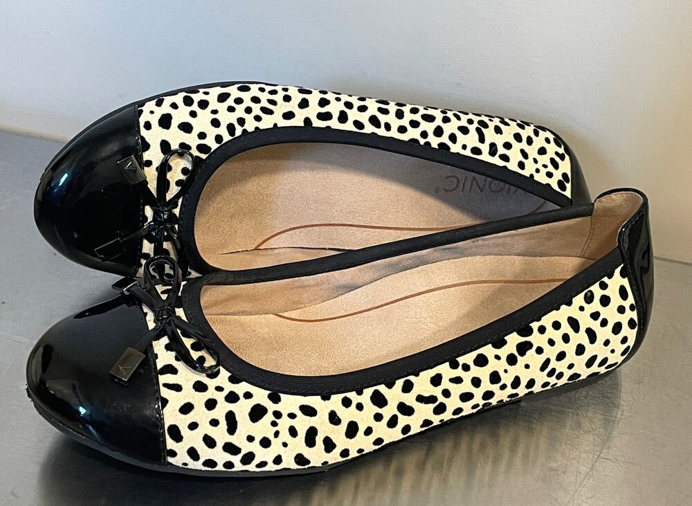 VIONIC MINNA SPOT Snow Leopard Cap Toe Ballet Flats Shoes Size 8